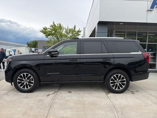 AGATE BLACK METALLIC 2025 Ford Expedition PLATINUM