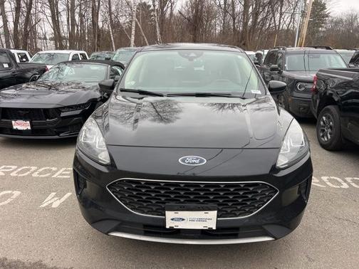 AGATE BLACK METALLIC 2020 Ford Escape SE