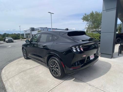 2024 Ford Mustang Mach-E PREMIUM