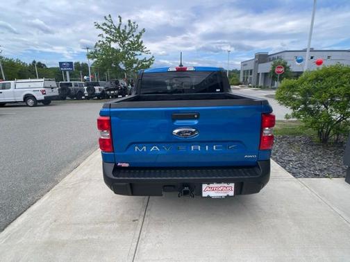 VELOCITY BLUE METALLIC 2022 Ford Maverick XL