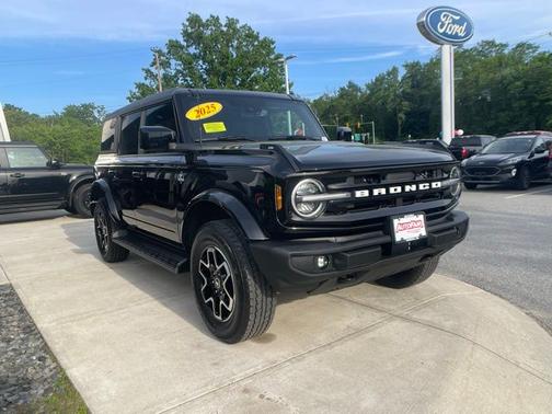 SHADOW BLACK 2025 Ford Bronco OUTER BANKS