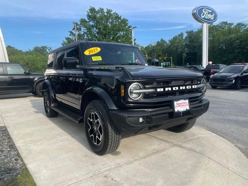 SHADOW BLACK 2025 Ford Bronco OUTER BANKS