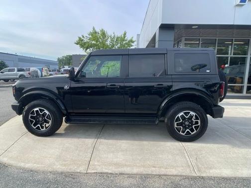 SHADOW BLACK 2025 Ford Bronco OUTER BANKS