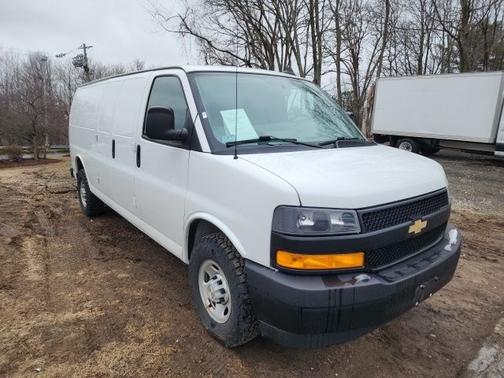 Summit White 2022 Chevrolet Express 3500 WORK VAN