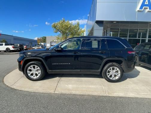 Diamond Black 2023 Jeep Grand Cherokee LIMITED