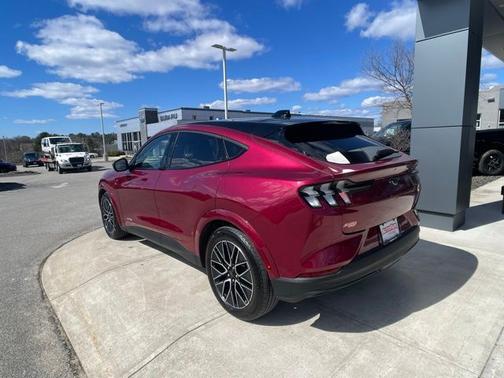 MOLTEN MAGENTA TINTED CC 2025 Ford Mustang Mach-E PREMIUM