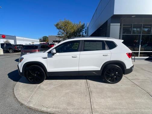 2024 Volkswagen Taos 1.5T SE