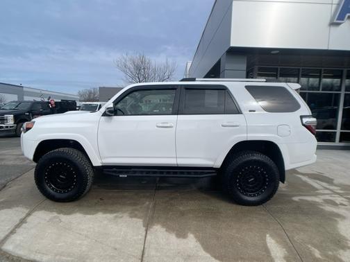 2022 Toyota 4Runner SR5 PREMIUM