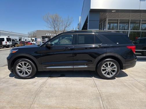 AGATE BLACK METALLIC 2022 Ford Explorer XLT
