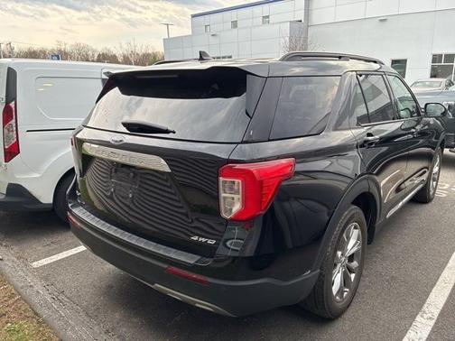 AGATE BLACK METALLIC 2022 Ford Explorer XLT