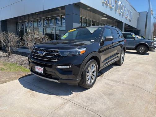 AGATE BLACK METALLIC 2022 Ford Explorer XLT
