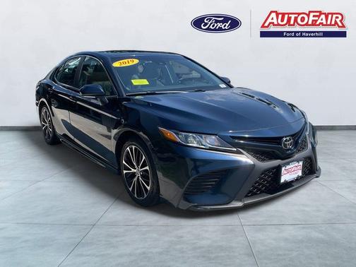 Aqua 2019 Toyota Camry SE