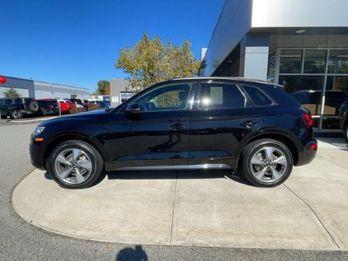 Brilliant Black 2020 Audi Q5 45 QUATTRO TITANIUM PREMIUM
