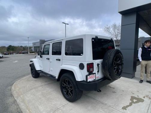 Bright White Clearcoat 2017 Jeep Wrangler Unlimited SAHARA