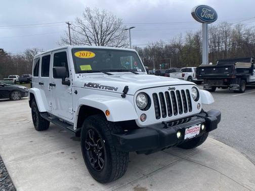 Bright White Clearcoat 2017 Jeep Wrangler Unlimited SAHARA