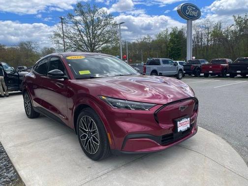 MOLTEN MAGENTA TINTED CC 2025 Ford Mustang Mach-E PREMIUM