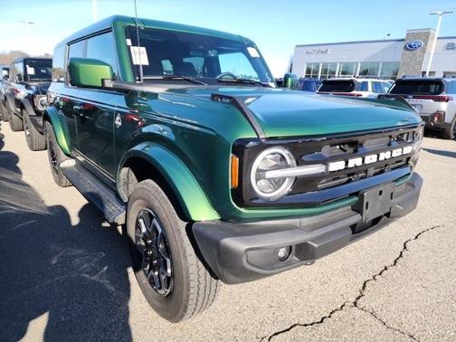 ERUPTION GREEN METALLIC 2025 Ford Bronco OUTER BANKS