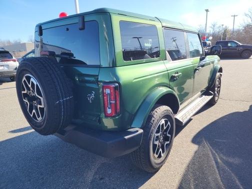 ERUPTION GREEN METALLIC 2025 Ford Bronco OUTER BANKS