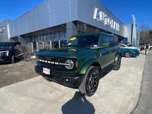 ERUPTION GREEN METALLIC 2025 Ford Bronco OUTER BANKS