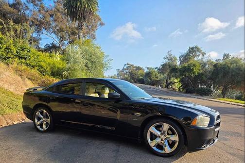 Pitch Black 2013 Dodge Charger R/T