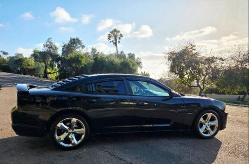 Pitch Black 2013 Dodge Charger R/T
