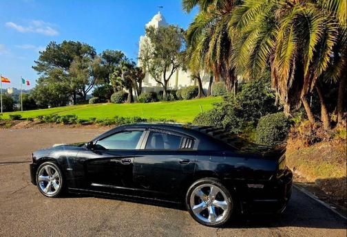 Pitch Black 2013 Dodge Charger R/T