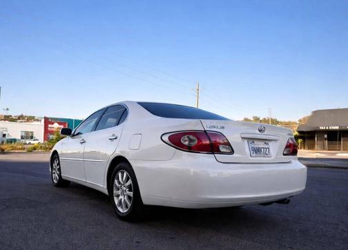 Crystal White 2003 Lexus ES 300 Base