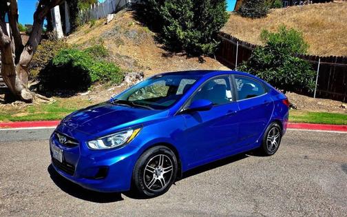Marathon Blue 2012 Hyundai Accent SE