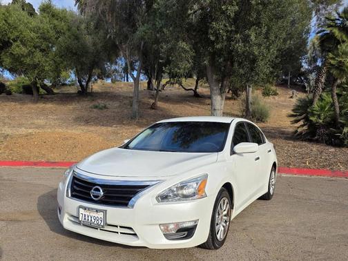 Pearl White 2014 Nissan Altima 2.5 S