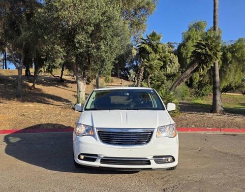 Bright White Clearcoat 2016 Chrysler Town & Country Touring