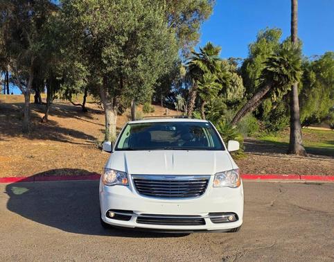 Bright White Clearcoat 2016 Chrysler Town & Country Touring