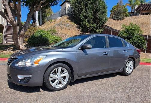 Gun Metallic 2015 Nissan Altima 2.5 SL
