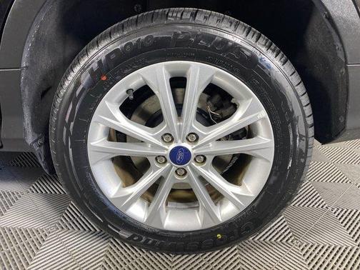 Photo 5 of 99 of 2018 Ford Escape SE