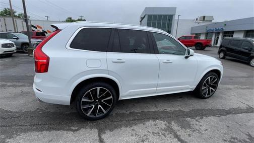 2021 Volvo XC90 T6 Momentum