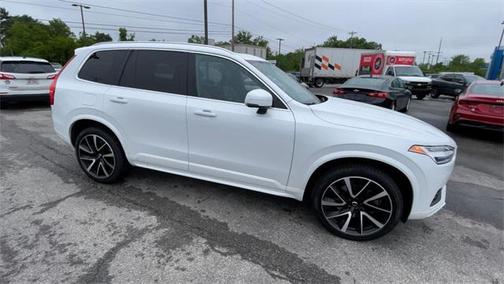 2021 Volvo XC90 T6 Momentum