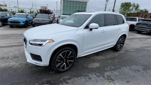 2021 Volvo XC90 T6 Momentum