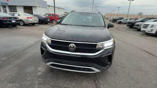 Deep Black Pearl 2022 Volkswagen Taos 1.5T S