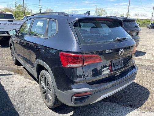 Deep Black Pearl 2022 Volkswagen Taos 1.5T S