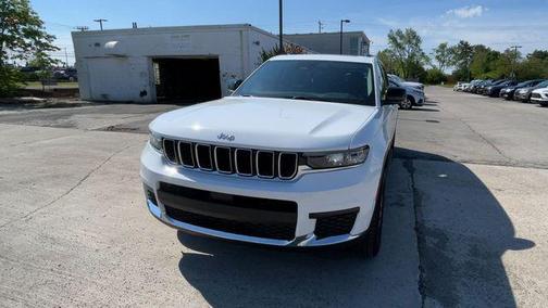 Bright White Clearcoat 2023 Jeep Grand Cherokee L Laredo