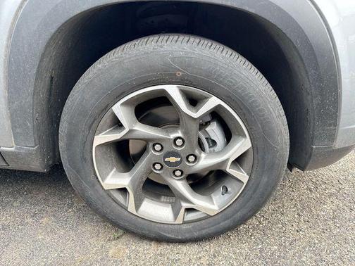 Sterling Gray Metallic 2025 Chevrolet Trax LT