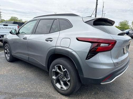 Sterling Gray Metallic 2025 Chevrolet Trax LT