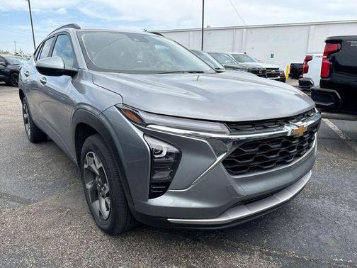 Sterling Gray Metallic 2025 Chevrolet Trax LT