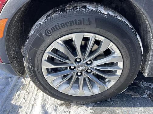 2025 Cadillac XT4 Premium Luxury