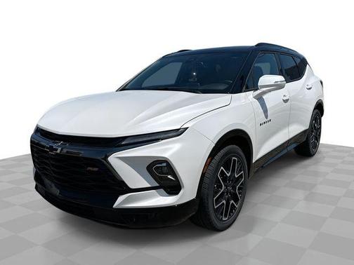 Iridescent Pearl Tricoat 2024 Chevrolet Blazer RS