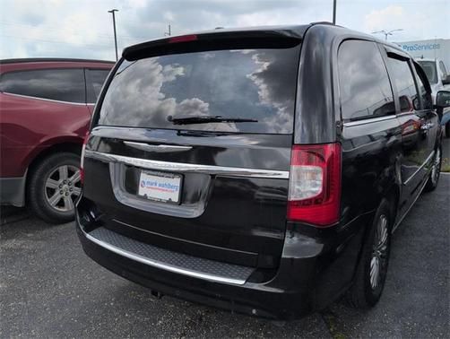 2014 Chrysler Town & Country Touring-L