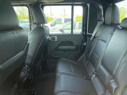 Black Clearcoat 2024 Jeep Gladiator Rubicon