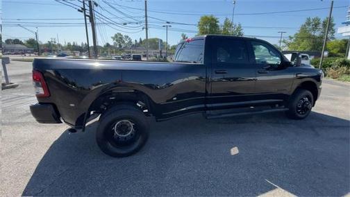 2023 RAM 3500 Big Horn Crew Cab 4x4 8' Box