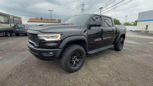 Diamond Black Crystal Pearlcoat 2025 RAM 1500 RHO Crew Cab 4x4 5'7' Box