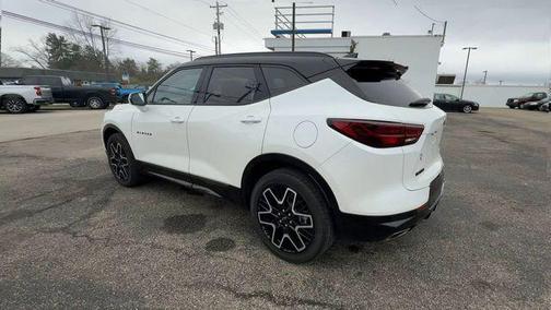 Iridescent Pearl Tricoat 2023 Chevrolet Blazer RS