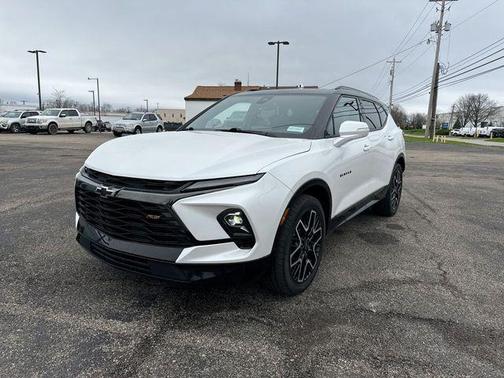 Iridescent Pearl Tricoat 2023 Chevrolet Blazer RS